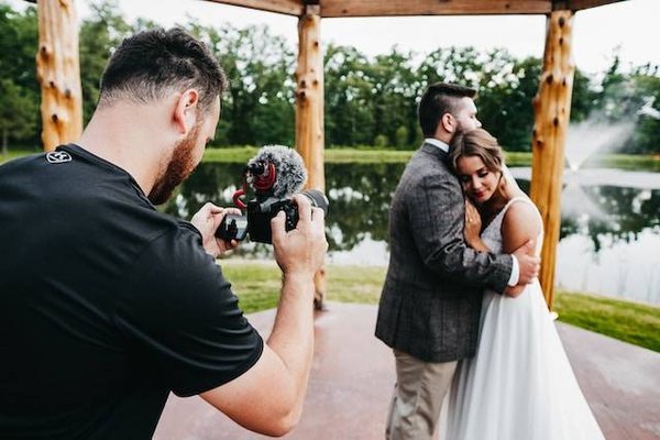Avantages et inconvénients de faire une vidéo de mariage